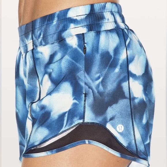 Lululemon Hotty Hot Low-Rise Lined Short - Picture 2 of 9